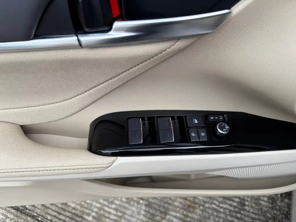Camry 2021 2.0G Luxury Edition
