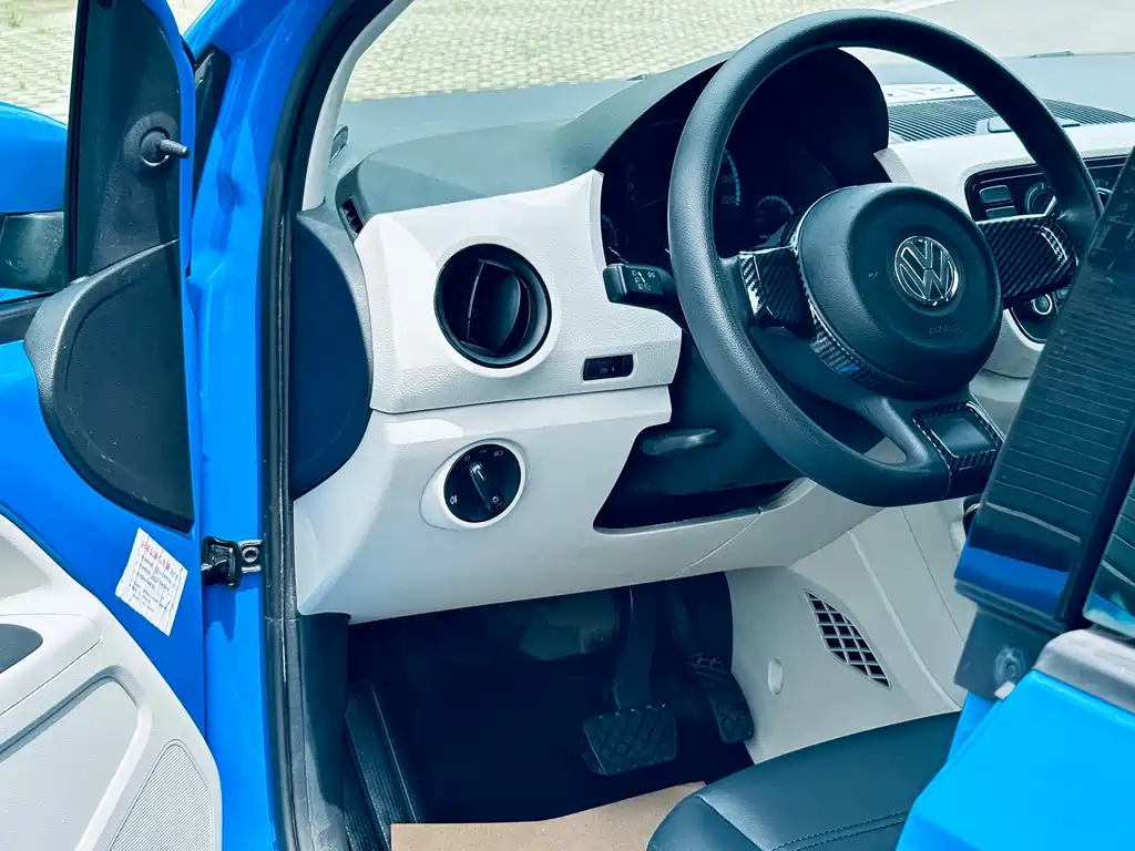 Volkswagen Up! 2015 model 1.0L move up!