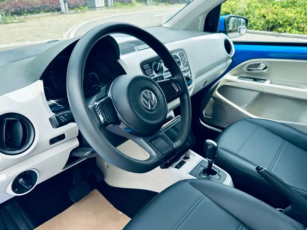 Volkswagen Up! 2015 model 1.0L move up!