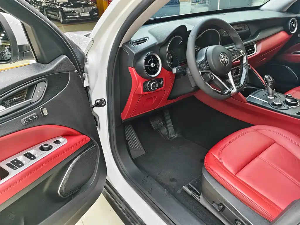 Stelvio 2017 2.0T 200HP Elite Edition