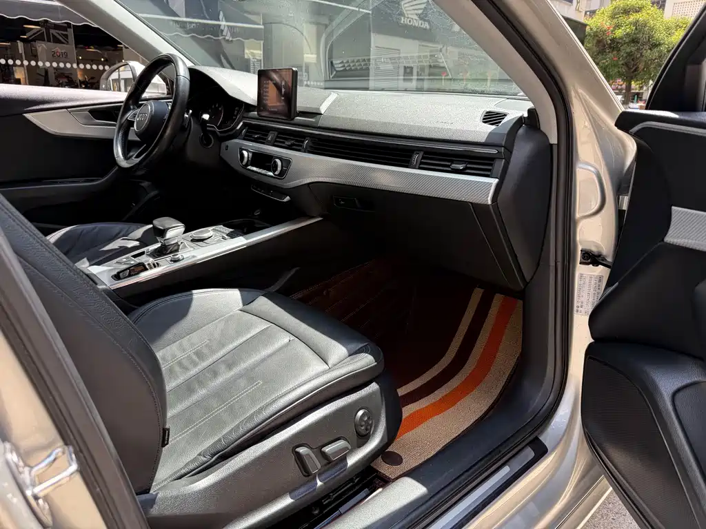 Audi A4L 2017 40 TFSI Fashion Edition