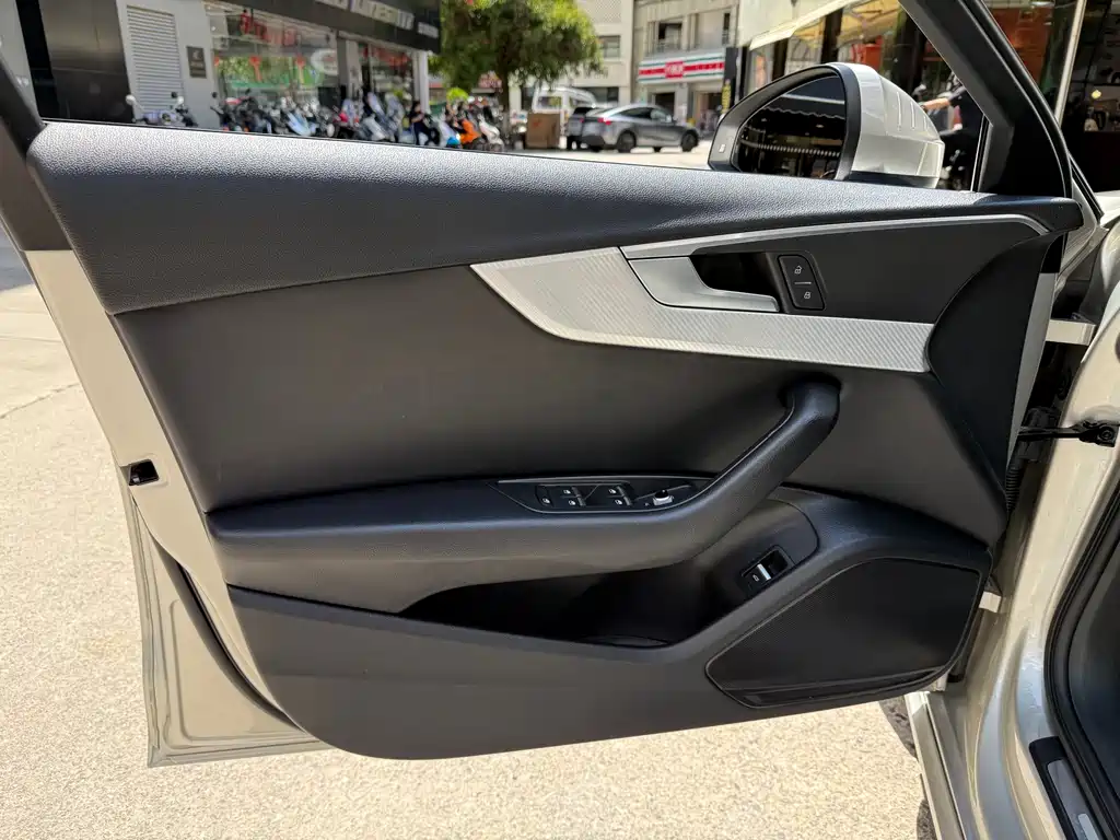 Audi A4L 2017 40 TFSI Fashion Edition