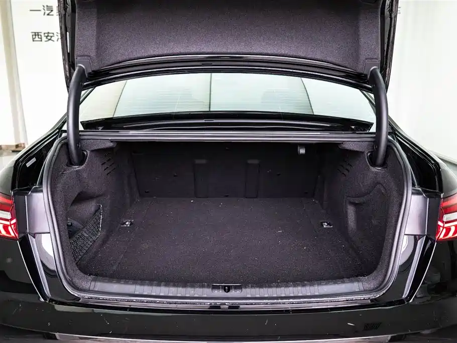 Audi A6L 2023 40 TFSI Luxury Edition