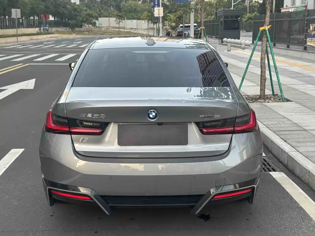 BMW i3 2022 eDrive 35 L