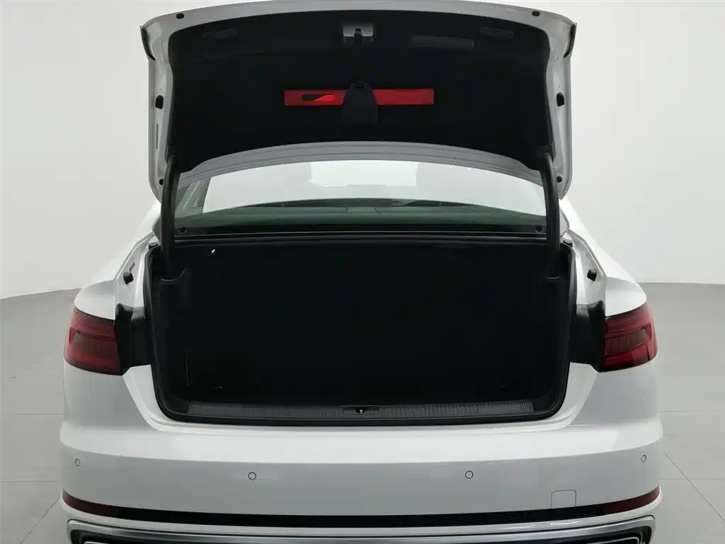 Audi A4L 2019 40 TFSI Fashion Edition National VI