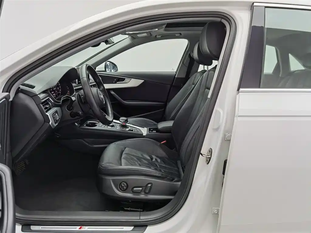 Audi A4L 2019 40 TFSI Fashion Edition National VI