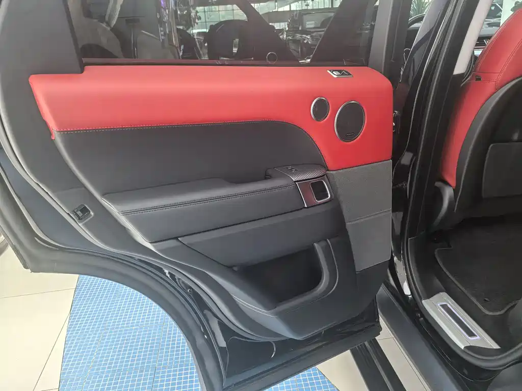 Range Rover Sport 2021 3.0 L6曜黑版