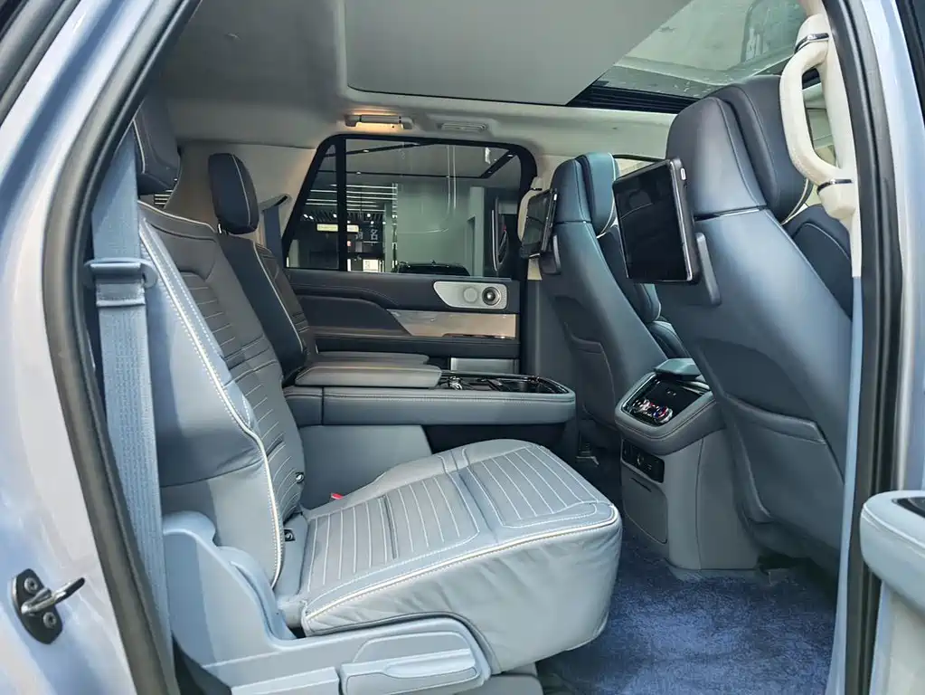 Navigator 2020 3.5T Long Axle Presidential Edition