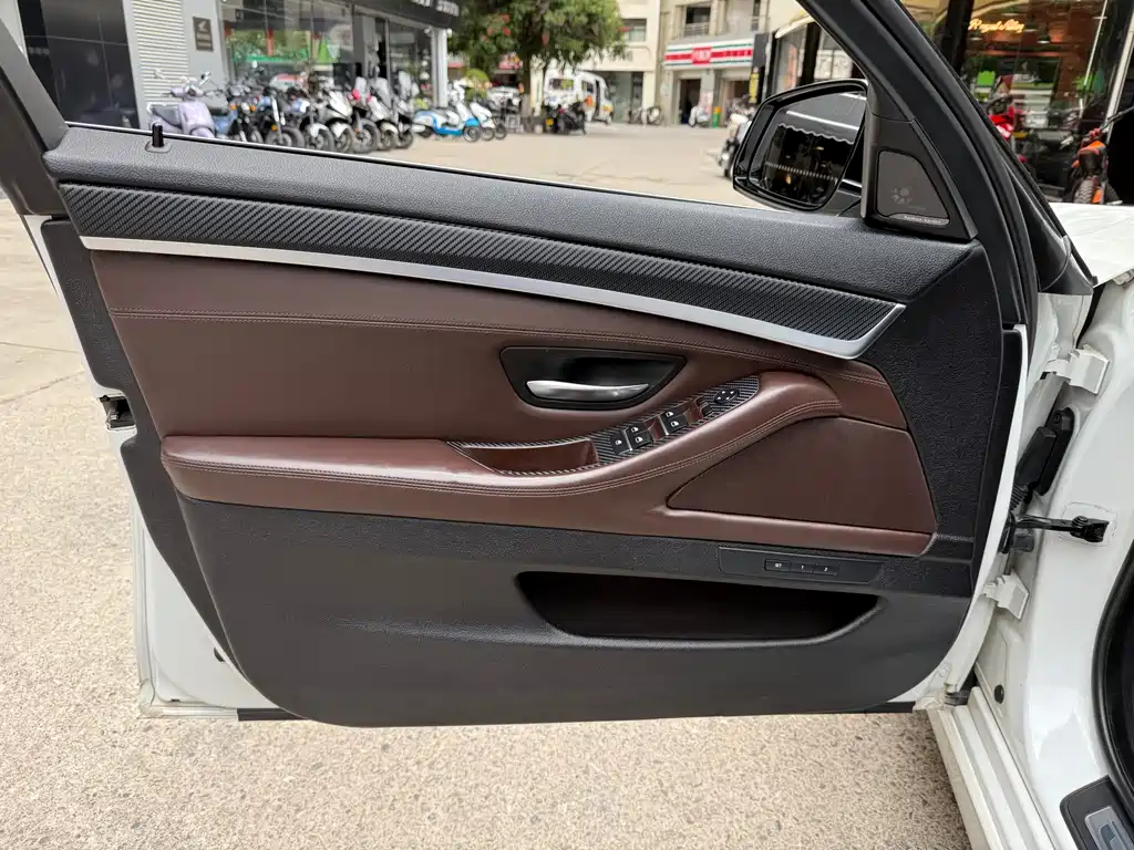 BMW 5 Series 2017 525Li Luxury Design Package