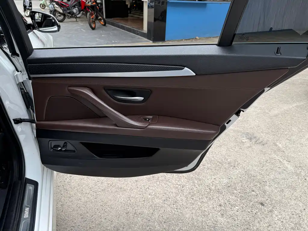 BMW 5 Series 2017 525Li Luxury Design Package