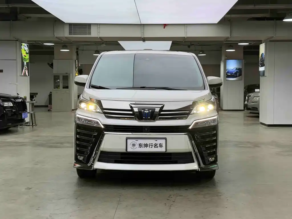 Willow 2021 Crown Hybrid 2.5L HV Prestige Edition