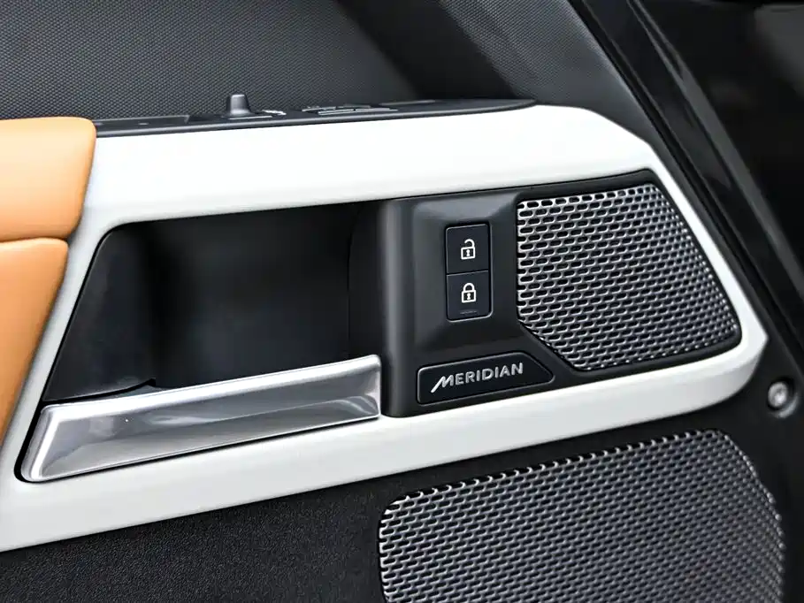 Land Rover Defender 2024 110 3.0T P400 X-DYNAMIC HSE