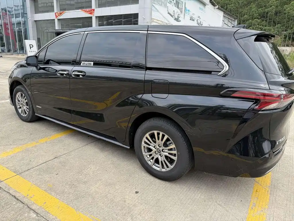 Sienna 2023 2.5L Hybrid Luxury Edition