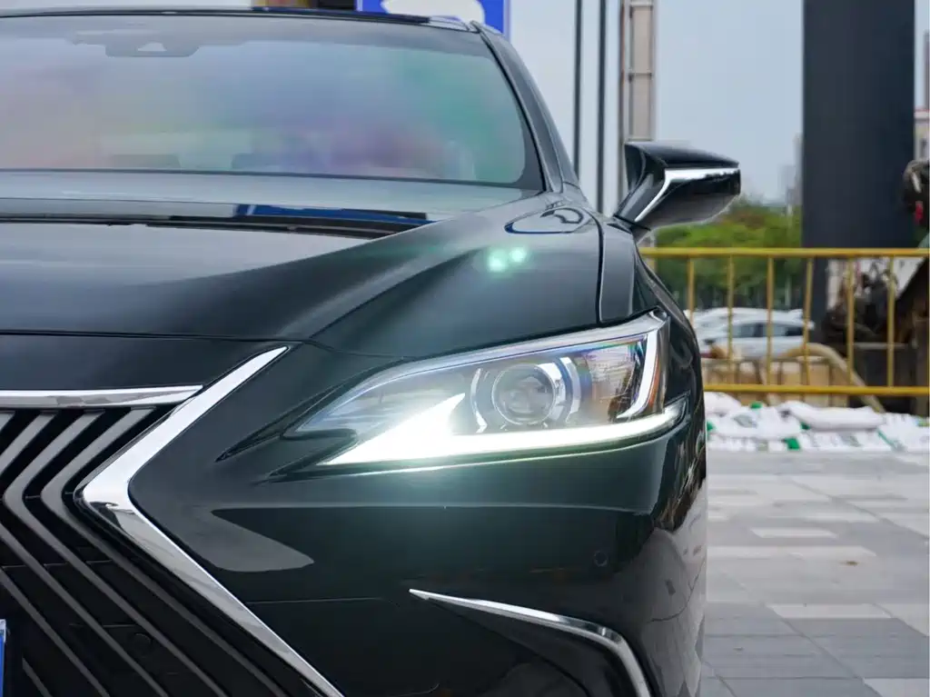Lexus ES 2020 300h Excellence Edition National V