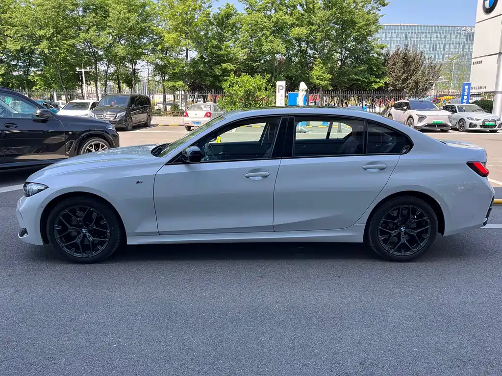 BMW 3 Series 2025 330Li M Sport Nightshade Package