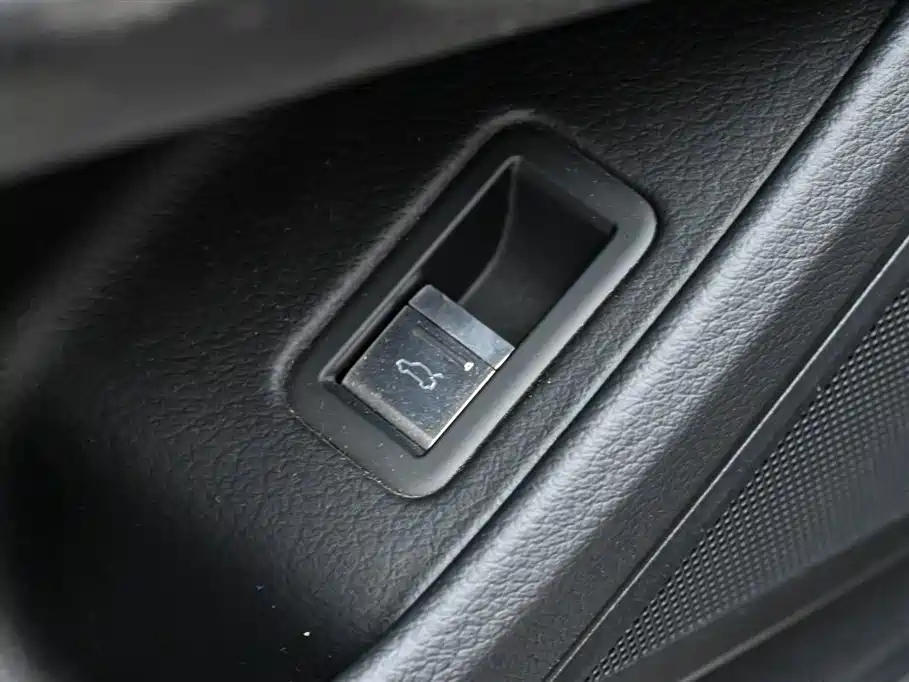 Audi A8 2023 model A8L 50 TFSI quattro Premium Selection
