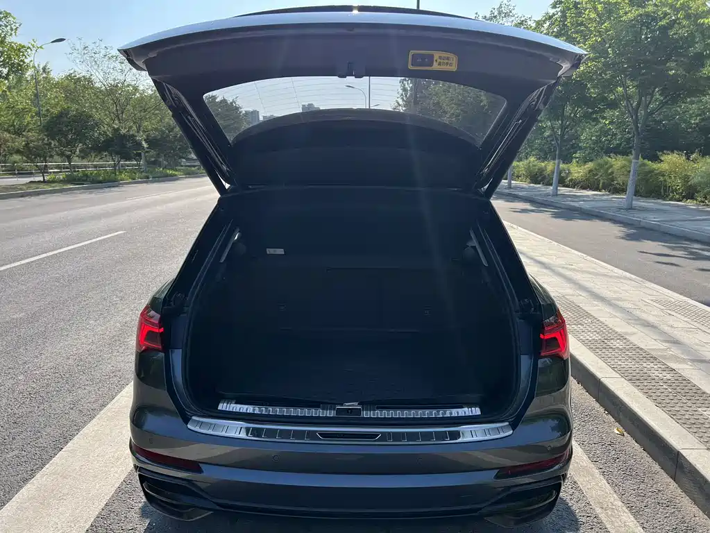Audi Q3 2023 35 TFSI Sportline (1.4T)