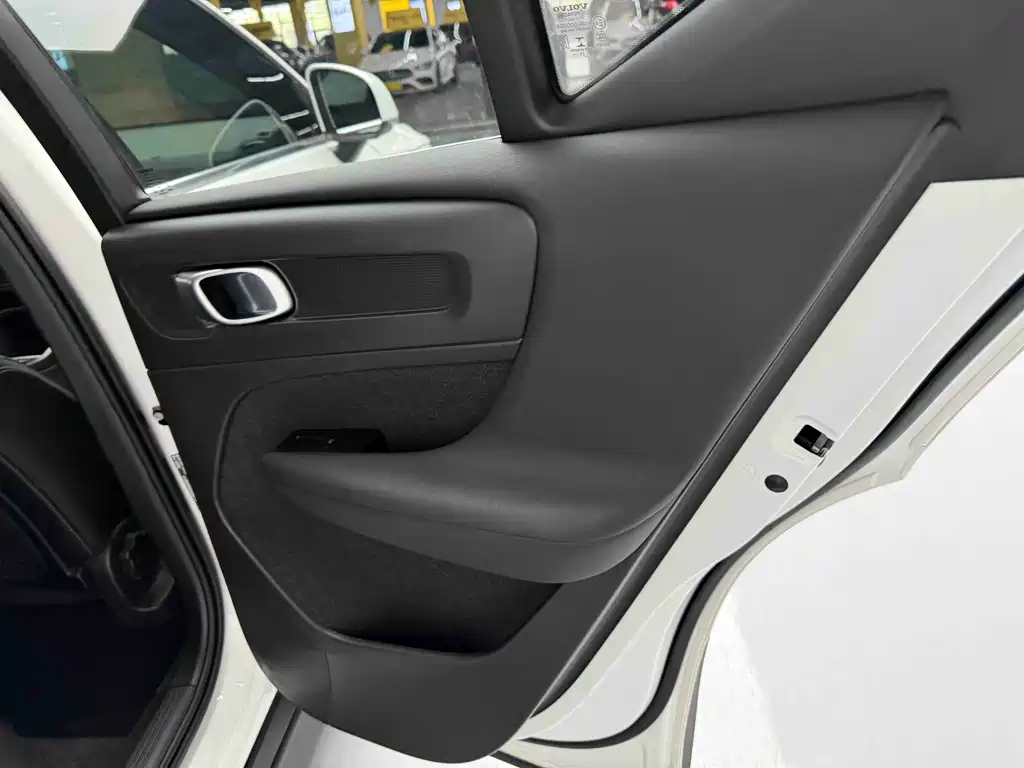 Volvo XC40 2022 T4 AWD Intelligent Distance Luxury Edition
