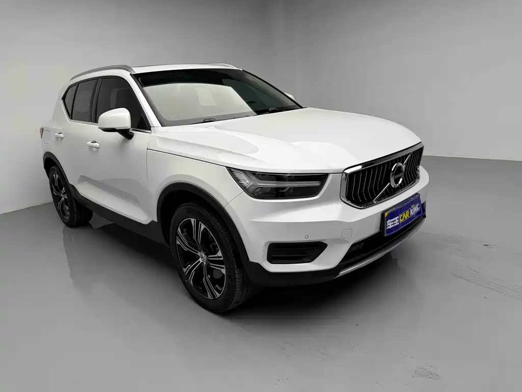 Volvo XC40 2022 T4 AWD Intelligent Distance Luxury Edition