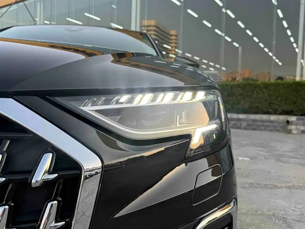 Audi A8 2025 model A8L 45 TFSI quattro Luxury Edition