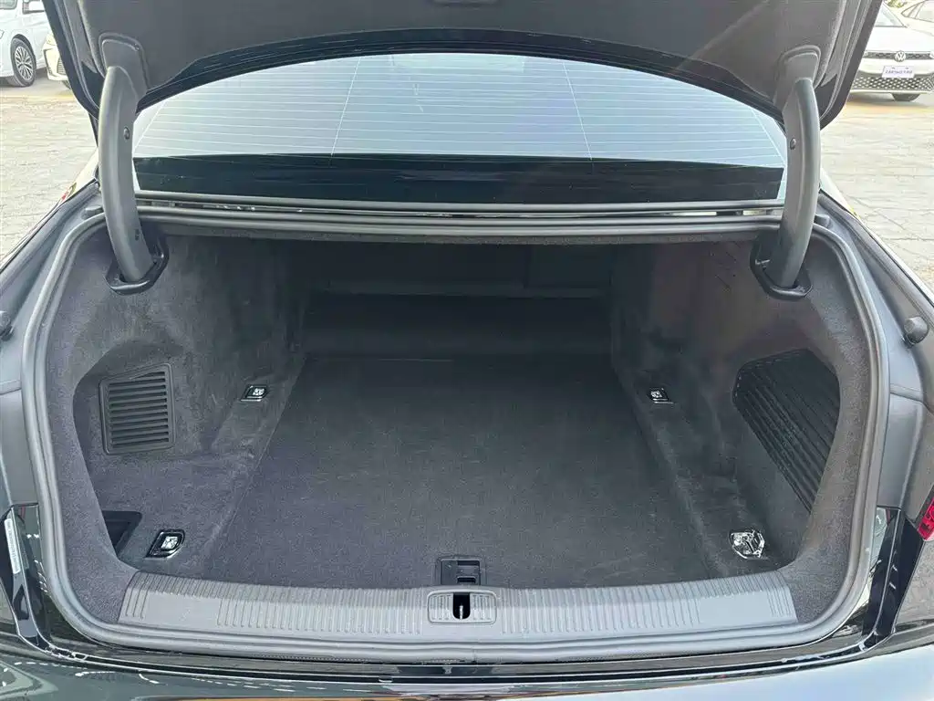 Audi A8 2025 model A8L 45 TFSI quattro Luxury Edition