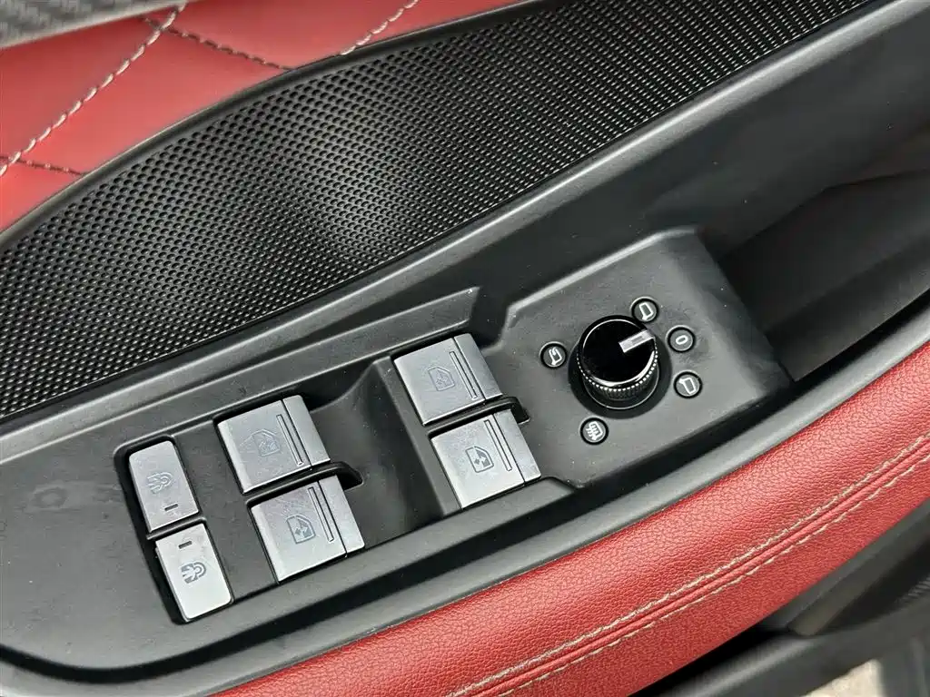 Audi Q6 2024 45 TFSI quattro Black Warrior Edition 7-seat