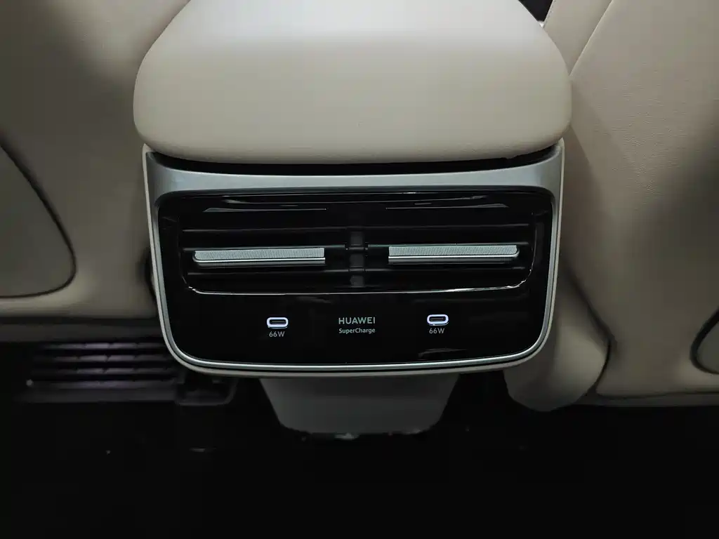 智界R7 2025款 增程 331km Ultra