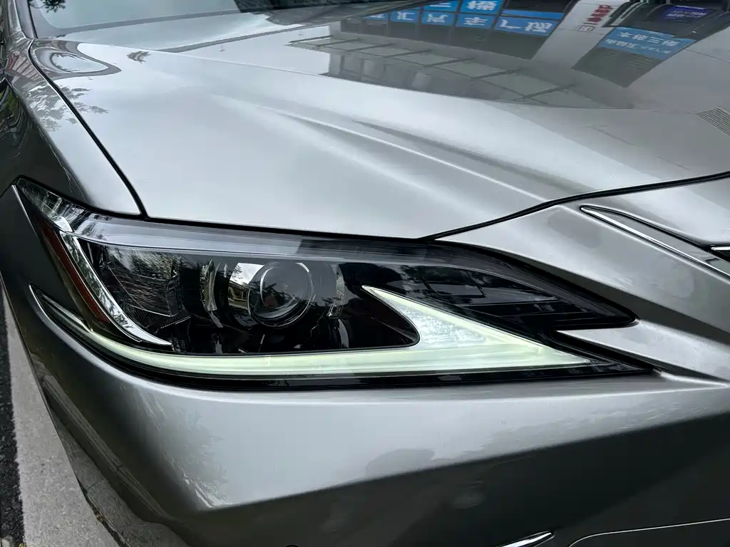 Lexus ES 2018 300h Excellence Edition National V