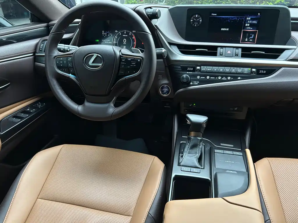 Lexus ES 2018 300h Excellence Edition National V