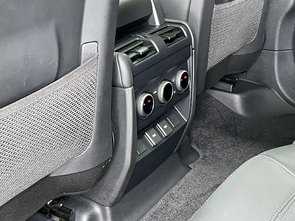 Land Rover Defender 2024 110 3.0T P400 XS