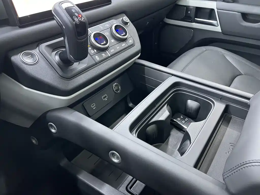 Land Rover Defender 2024 110 3.0T P400 XS