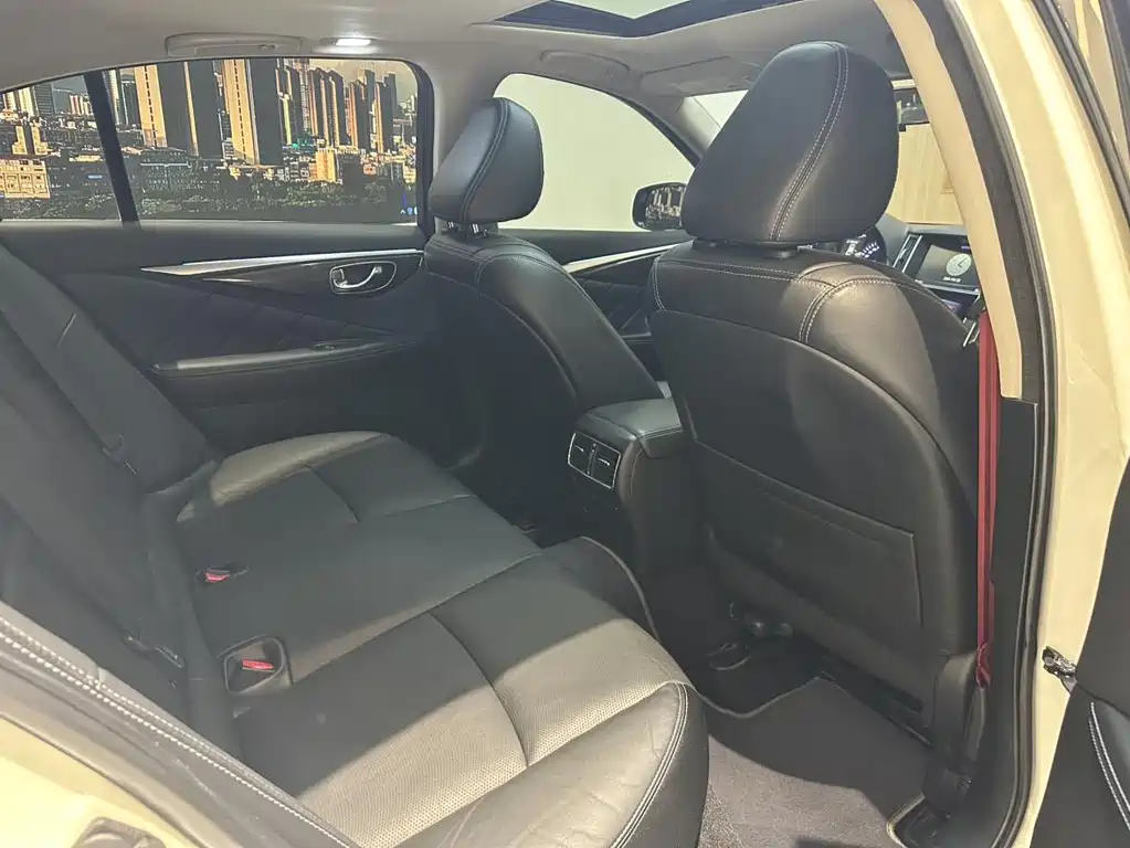 Infiniti Q50 2014 2.0T Comfort Edition