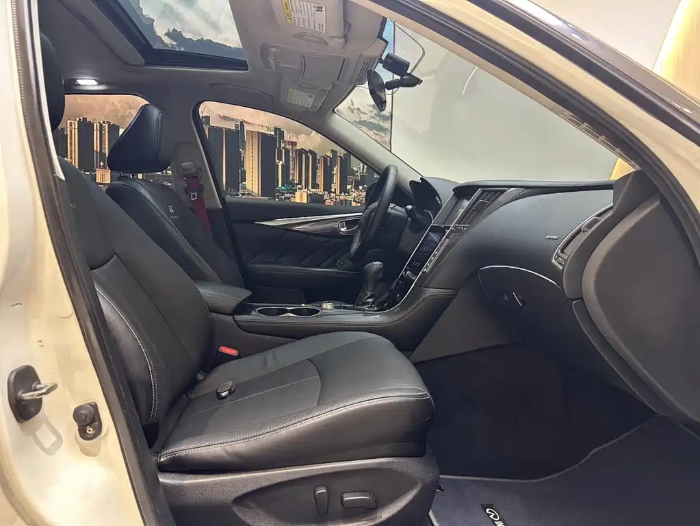 Infiniti Q50 2014 2.0T Comfort Edition