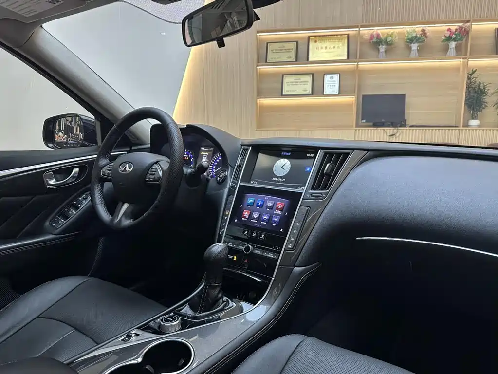 Infiniti Q50 2014 2.0T Comfort Edition
