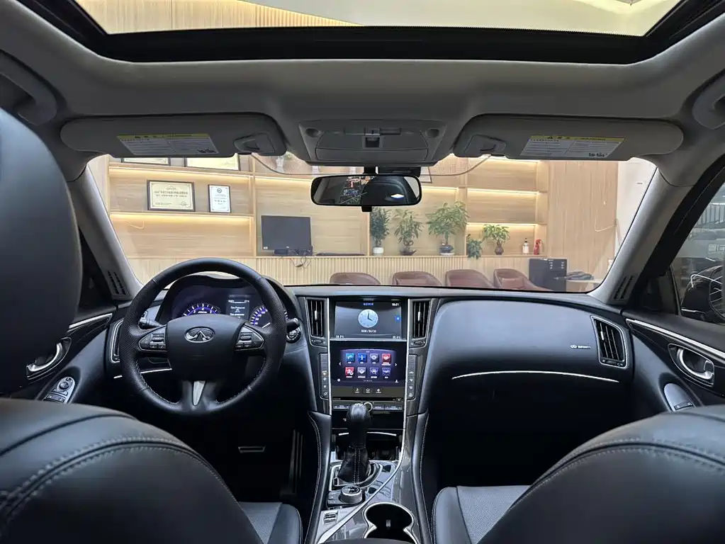 Infiniti Q50 2014 2.0T Comfort Edition