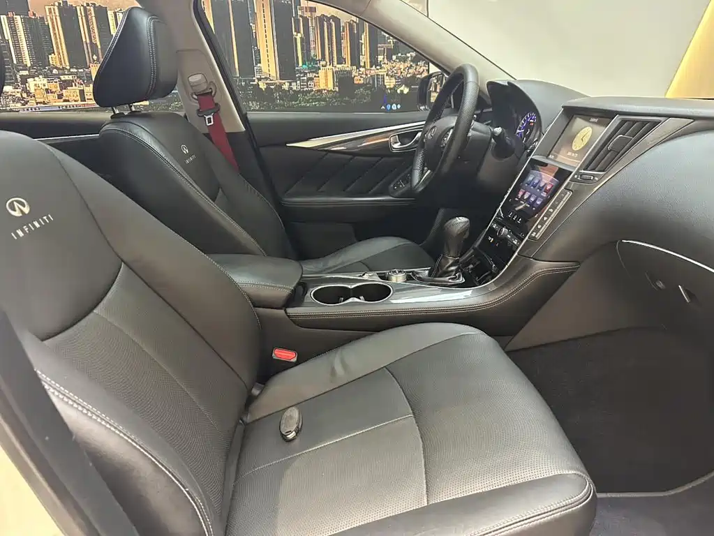 Infiniti Q50 2014 2.0T Comfort Edition