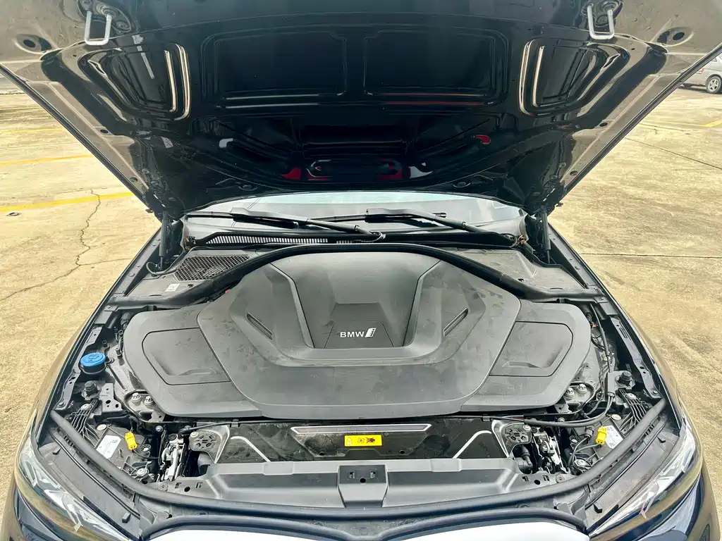 BMW i3 2024 model eDrive 35 L