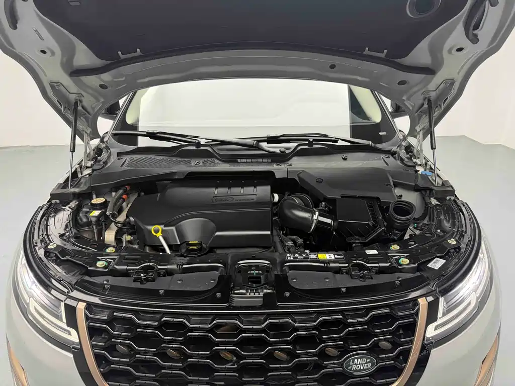 Range Rover Vogue 2023 249PS Collins Bronze Special Edition