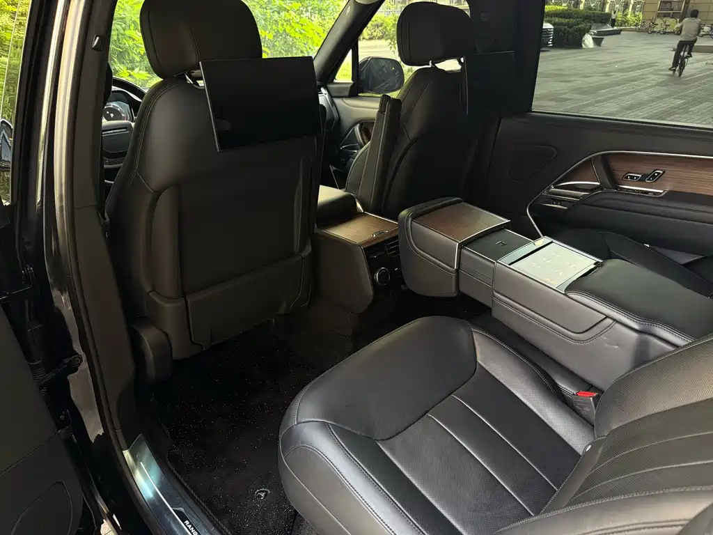 Range Rover 2024 3.0 L6 400PS Creation Extended Edition