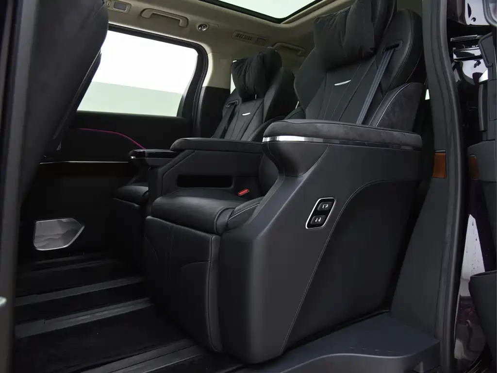 红旗HQ9 PHEV 2024 Edition 2.0T All-Wheel Drive Luxury Version