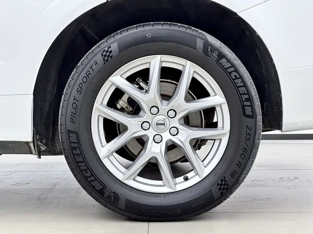 Volvo XC60 2021 T5 AWD Intelligent Comfort Luxury Edition