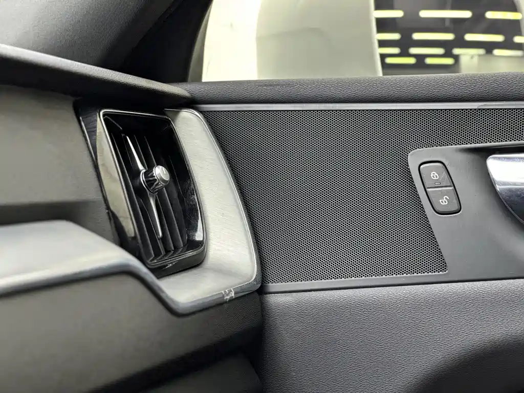 Volvo XC60 2021 T5 AWD Intelligent Comfort Luxury Edition