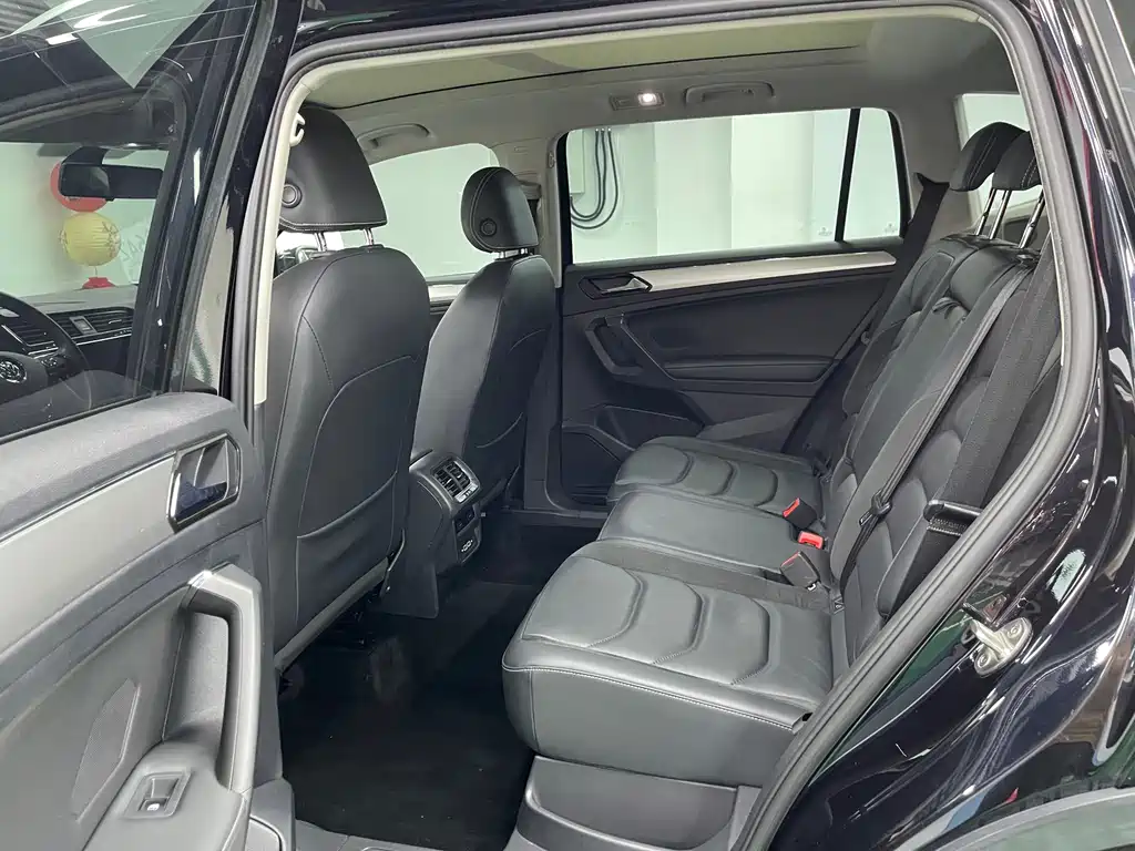 Tiguan L 2019款 Facelift 330 TSI Automatic 2WD Panoramic Comfort Edition National VI