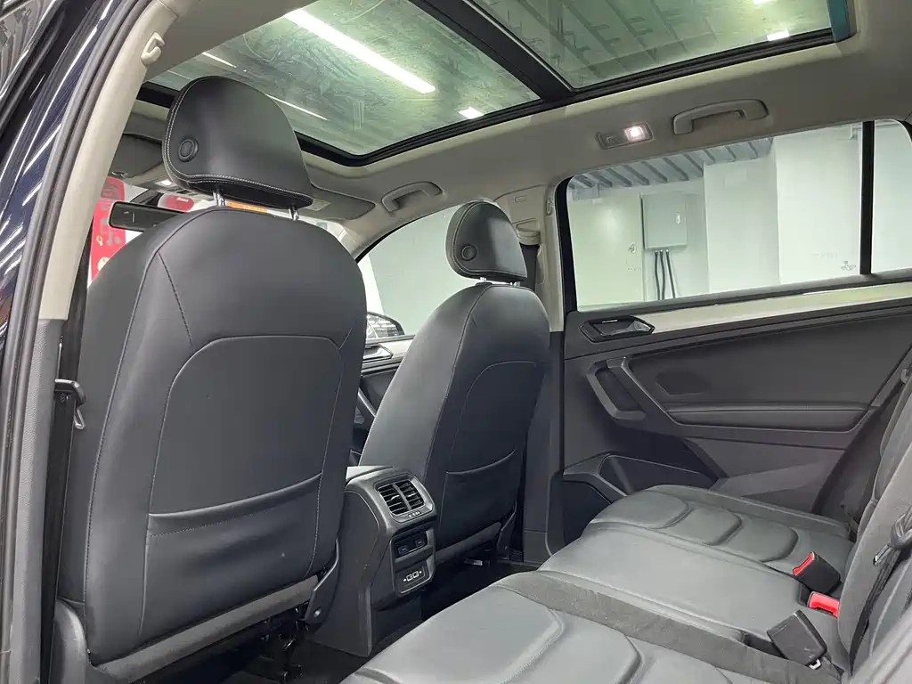 Tiguan L 2019款 Facelift 330 TSI Automatic 2WD Panoramic Comfort Edition National VI