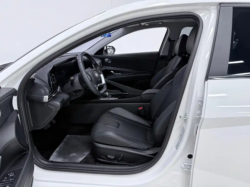 Elantra 2023 1.5L CVT LUX Prestige Edition