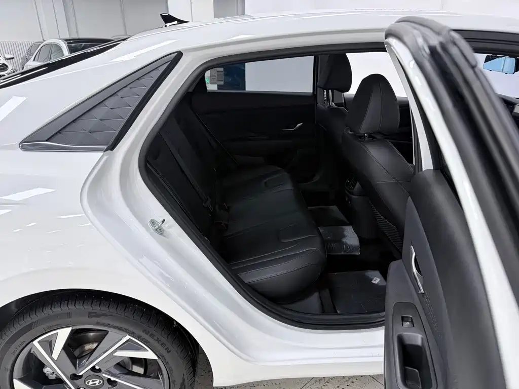Elantra 2023 1.5L CVT LUX Prestige Edition