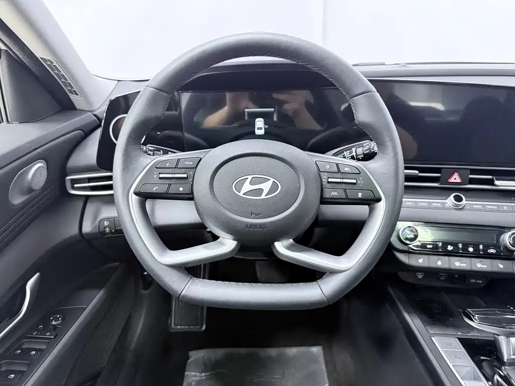 Elantra 2023 1.5L CVT LUX Prestige Edition