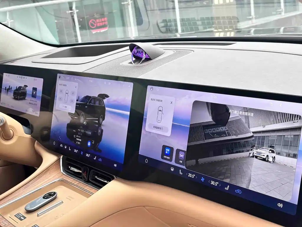 SUV M8 2025 Edition Range-Extended Ultra Version 53.4kWh 6-Seat Version 192-line LiDAR)