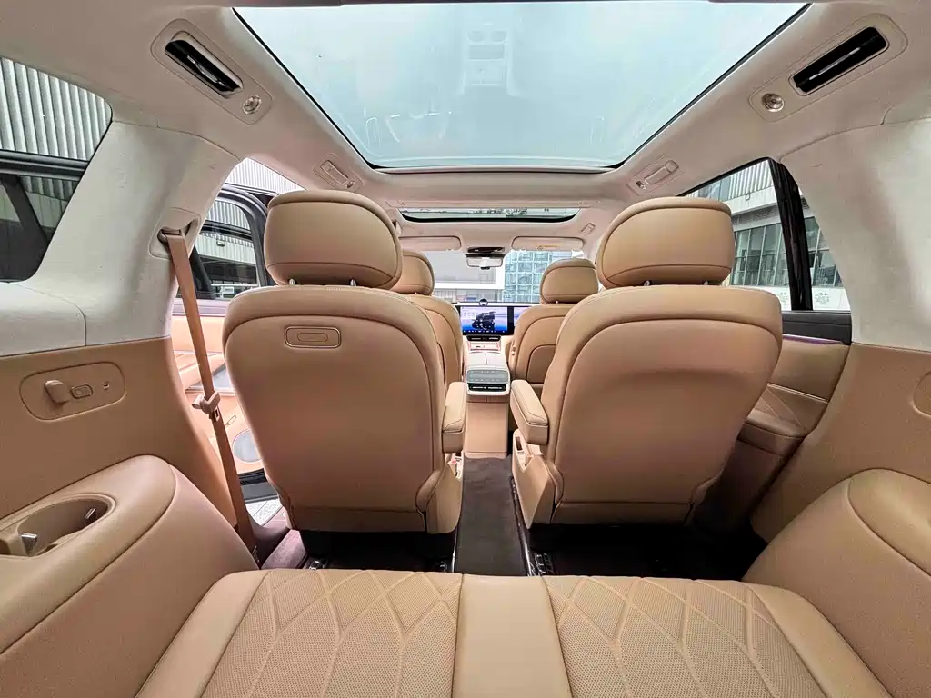 SUV M8 2025 Edition Range-Extended Ultra Version 53.4kWh 6-Seat Version 192-line LiDAR)