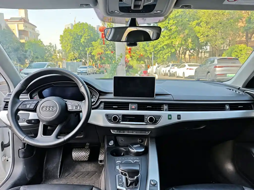 Audi A4L 2018 30th Anniversary Edition 40 TFSI Fashion Model